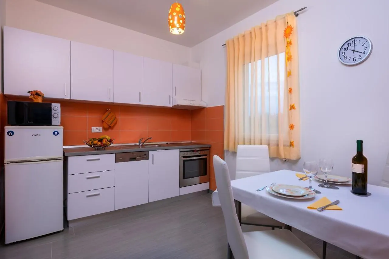 Apartments Greta & Ivona Pula 0*,  Croatia