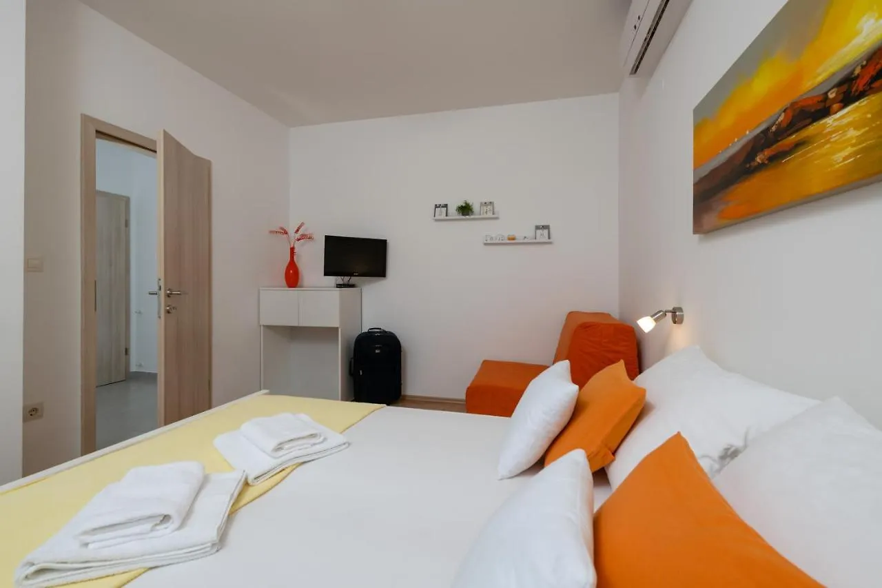 Apartments Greta & Ivona Pula 0*,  Croatia